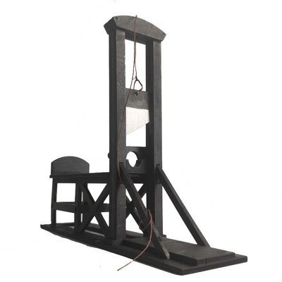 1/18 Handmade Ancient Wooden Model Medieval Mini French Guillotine Pillory Prison cage Coffinfor Creative Props Decoration Scene Halloween Decorations (Guillotine A)