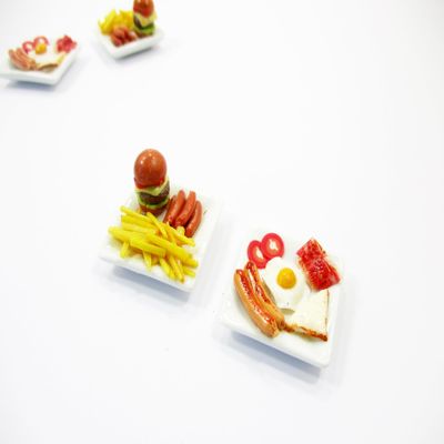 Miniature 2 Breakfast Hamburgers Plates 1:12 Dollhouse Fast Food Cafe Prop