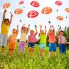 Jerify 48 Sets Mini Astronaut Paratroopers with Parachutes Flying Toy Space Party Favors Astronaut Goodie Bag Stuffers Need Assembly Required Flying Gifts for Boys Outdoor view 4