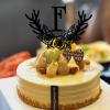 Vinisong Personalized Letter Cake Toppers Initials F Cake Topper Black Acrylic Cake Decoration Wreath Cake Topper Perfect for Birthday Wedding Anniversary Party(F,11) view 3