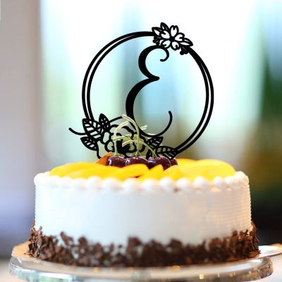 Vinisong Personalized Letter Cake Toppers Initials E Cake Topper Black Acrylic Cake Decoration Wreath Cake Topper Perfect for Birthday Wedding Anniversary Party(E,05)