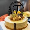 Vinisong Personalized Letter Cake Toppers Initials T Cake Topper Black Acrylic Cake Decoration Wreath Cake Topper Perfect for Birthday Wedding Anniversary Party(T,07) view 3