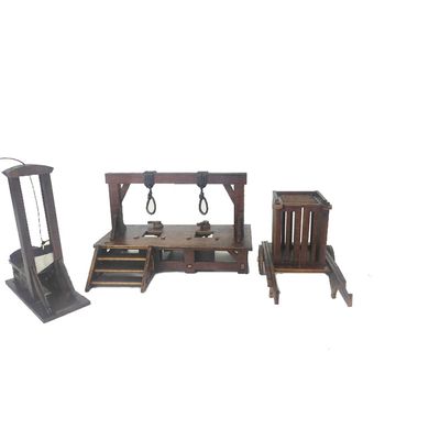 1/72 Scale Soldiers Action Figures accessories wooden functional guillotine gallows prison cage model miniature toy (3PCS)