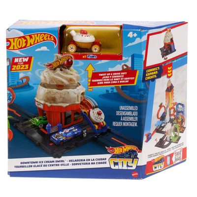 HOT Wheels City Downtown Spielset Eiskrem-Strudel - Rennbahn-Action mit manuellem Aufzug, Eiskrem-Wirbel und herunterklappbarer Rampe, inklusive 1 Hot Wheels Auto, fr Kinder ab 4 Jahren, HKX38
