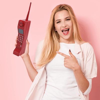 Pilipane Retro Brick Cell Phoness Ornament, 80s 90s Vintage Brick Mobile Phoness Model Halloween Party Decorations Old Fashioned Cell Phoness Model Photography Props Home Living Room (Red)