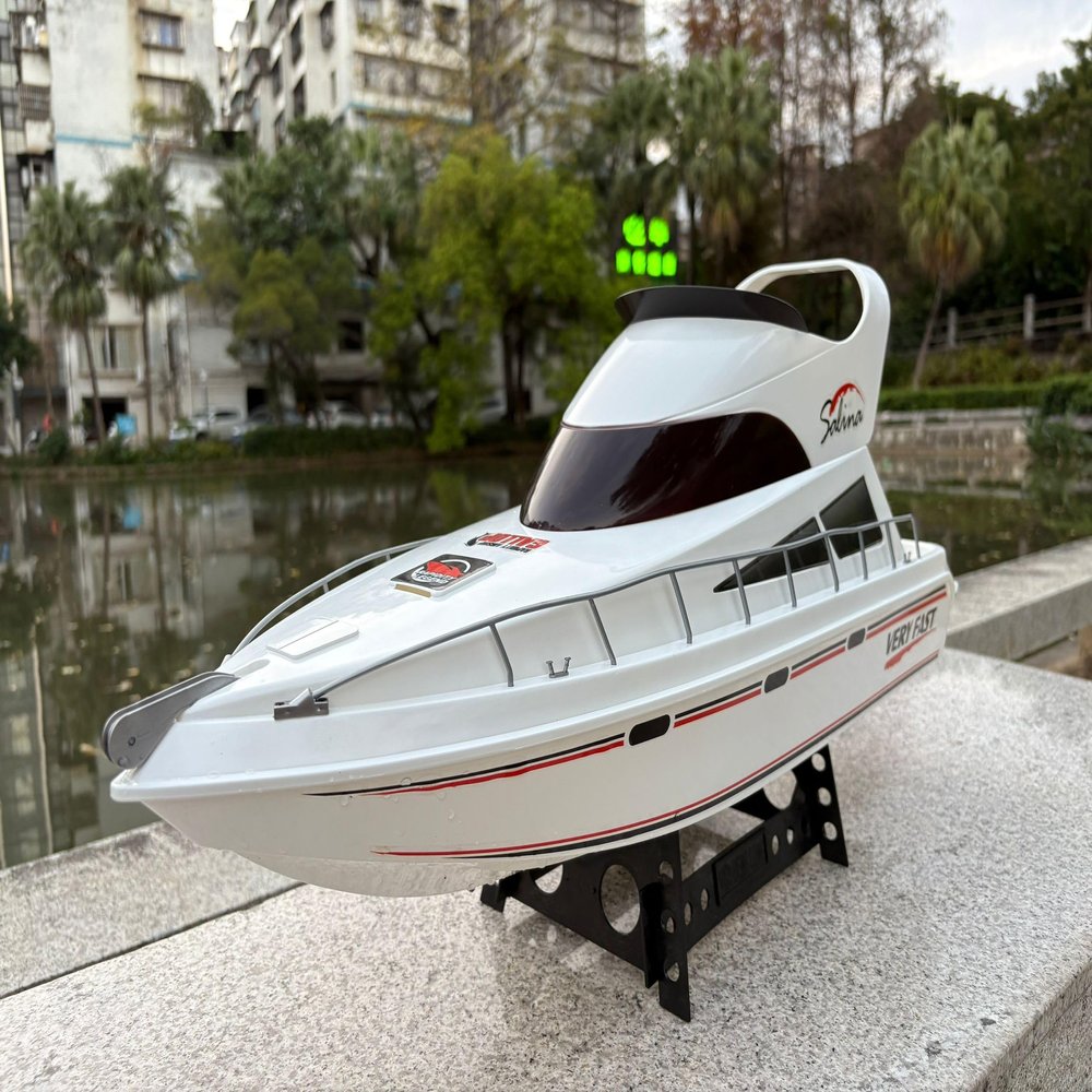 SOWOFA 27.5-Inch Remote Control Cruise Boats Model Giant Cruise Ship high-Speed Yacht Yacht Super Large Electric Charging Boat Simulation Yacht Model Teenagers and Adults 14+
