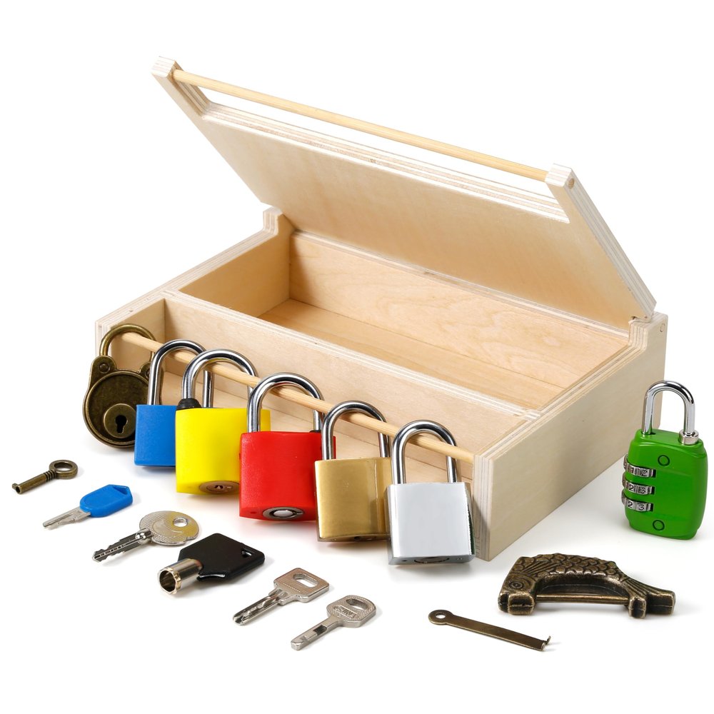 Woodtoe 8 PCS Montessori Lock and Key Toy, Montessori Toys for Toddlers 3 4 5 Year Old, Kids Tool Set, Montessori Materials Preschool Learning Sensory Toy, Fine Motor Skill, Christmas Toys for Kid 3-6