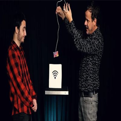 MJM Plug it (Gimmicks and Online Instructions) by Gustavo Raley - Trick