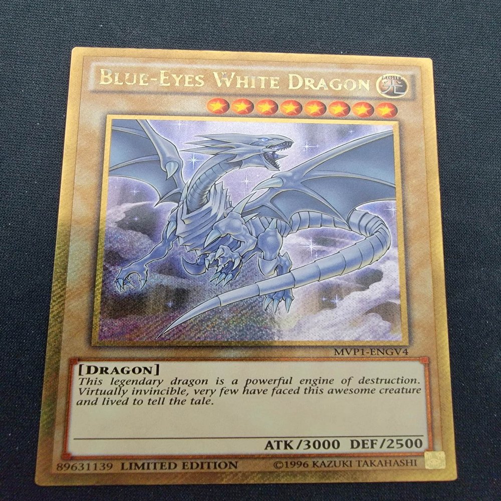 Blue-Eyes White Dragon - MVP1-ENGV4 - The Dark Side of Dimensions Movie Pack: Gold Edition - Gold Secret Rare - Limited Edition