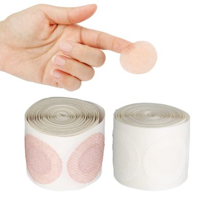 100pcs Men Breast Patch, Breathable and Sweatproof Sports Nipple Pad for Marathon, Self Adhesive Anti Slip Nipple Cover Sticker for Runner, Skin Friendly Invisible Male Boobs Covers(Skin Color)