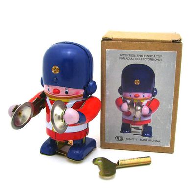 Charmgle Retro Tin Toy Gonging Robot Adult Collection Walking Adorable Toy Spring Wind-Up Toy Home Decorations Playthings