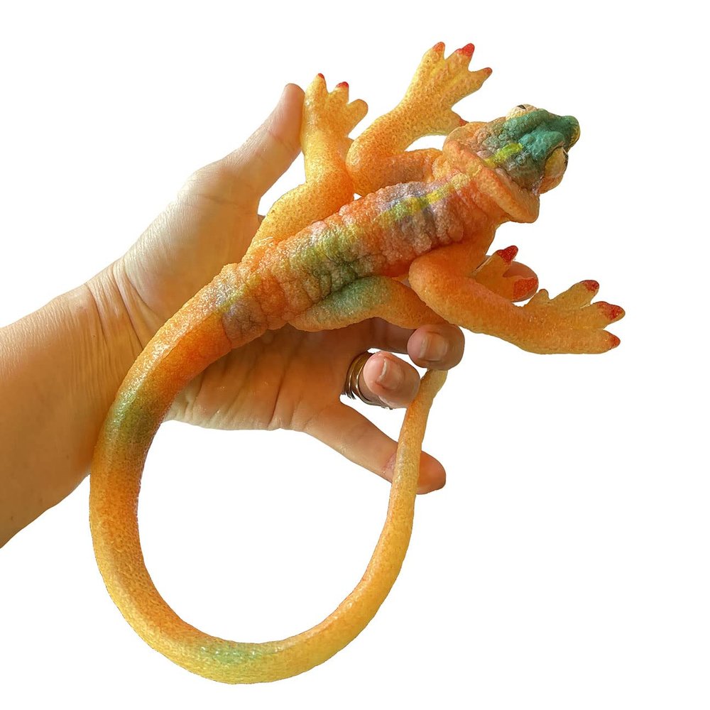 1 Jumbo Grow a Lizard in Water - Add Water and it Grows up to 19" - Reptile Lover Gift - Fun Critter Toy Bath Fun Science Expanding Novelty Magic Absorbent Polymer Toy (Random Color)