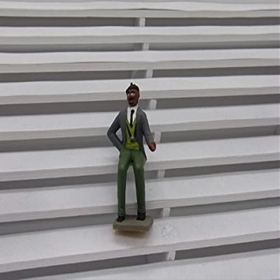 F821 - Greenhills Seated Male Spectator for Scalextric Carrera 1.32 Scale - NEW
