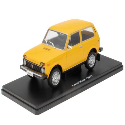 OPO 10 - Miniature 1:24 Car - LADA NIVA Yellow 1977 - East Legendary Cars Collection - Metal, Base, Display Case - Unisex Adults - Indoor - Automatic - No Batteries Required