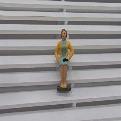 Greenhills F733 Seated Female Spectator for Scalextric Carrera 1.32 Scale - NEW