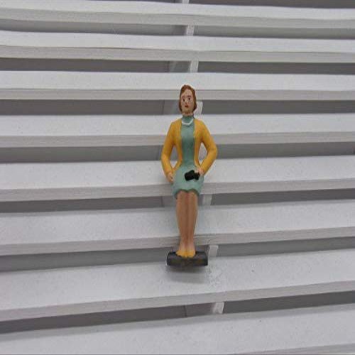 Greenhills F733 Seated Female Spectator for Scalextric Carrera 1.32 Scale - NEW