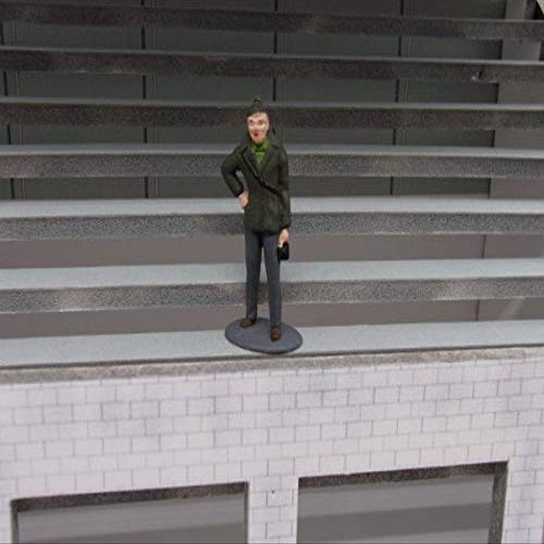 Greenhills F746 Young Man Spectator for Scalextric Carrera etc 1.32 Scale - NEW
