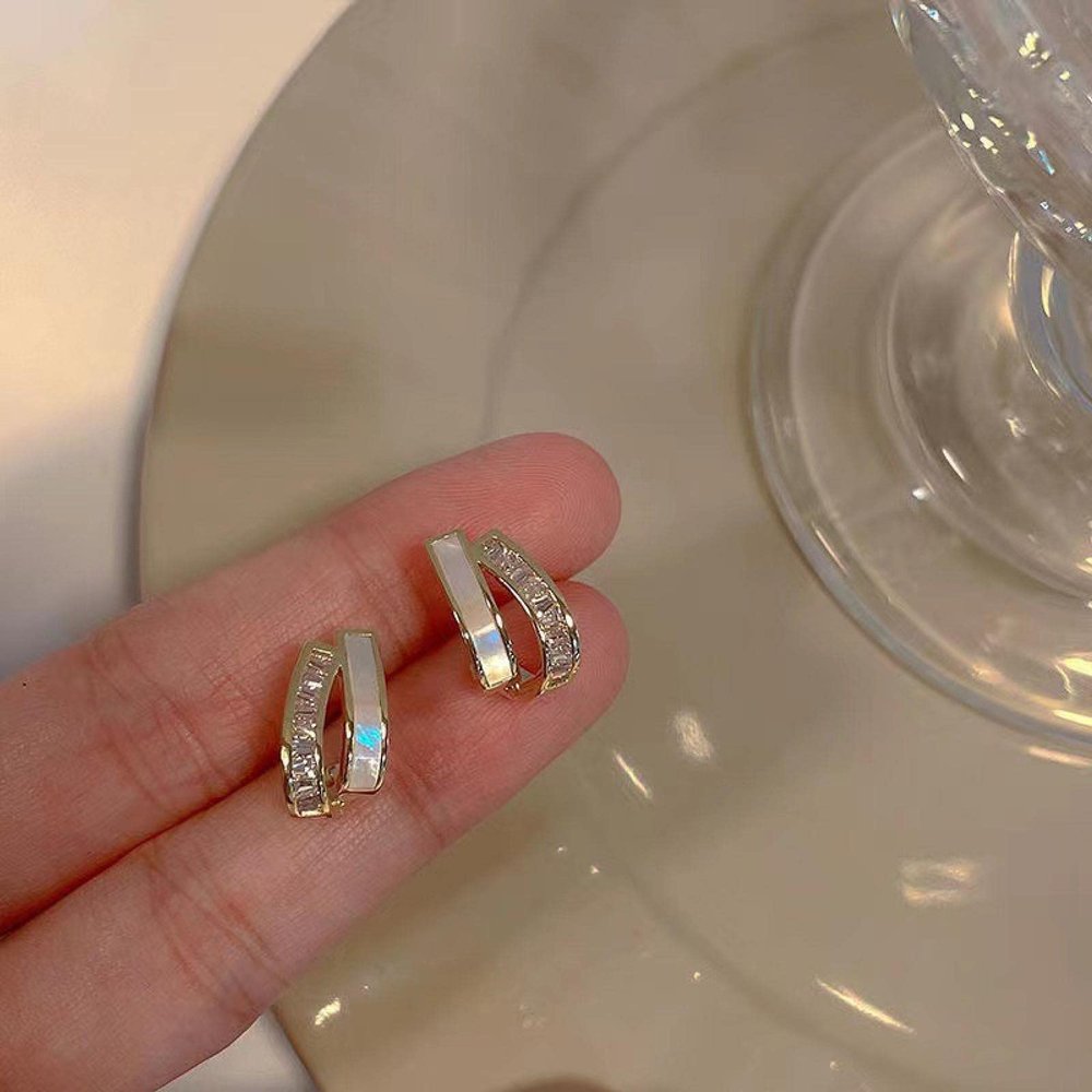 ELROAL Vintage Court Style Light Luxury, Super Shimmering Diamond-Set Flowers, Earrings, Temperament, Versatile Explosive Earrings Women 1599