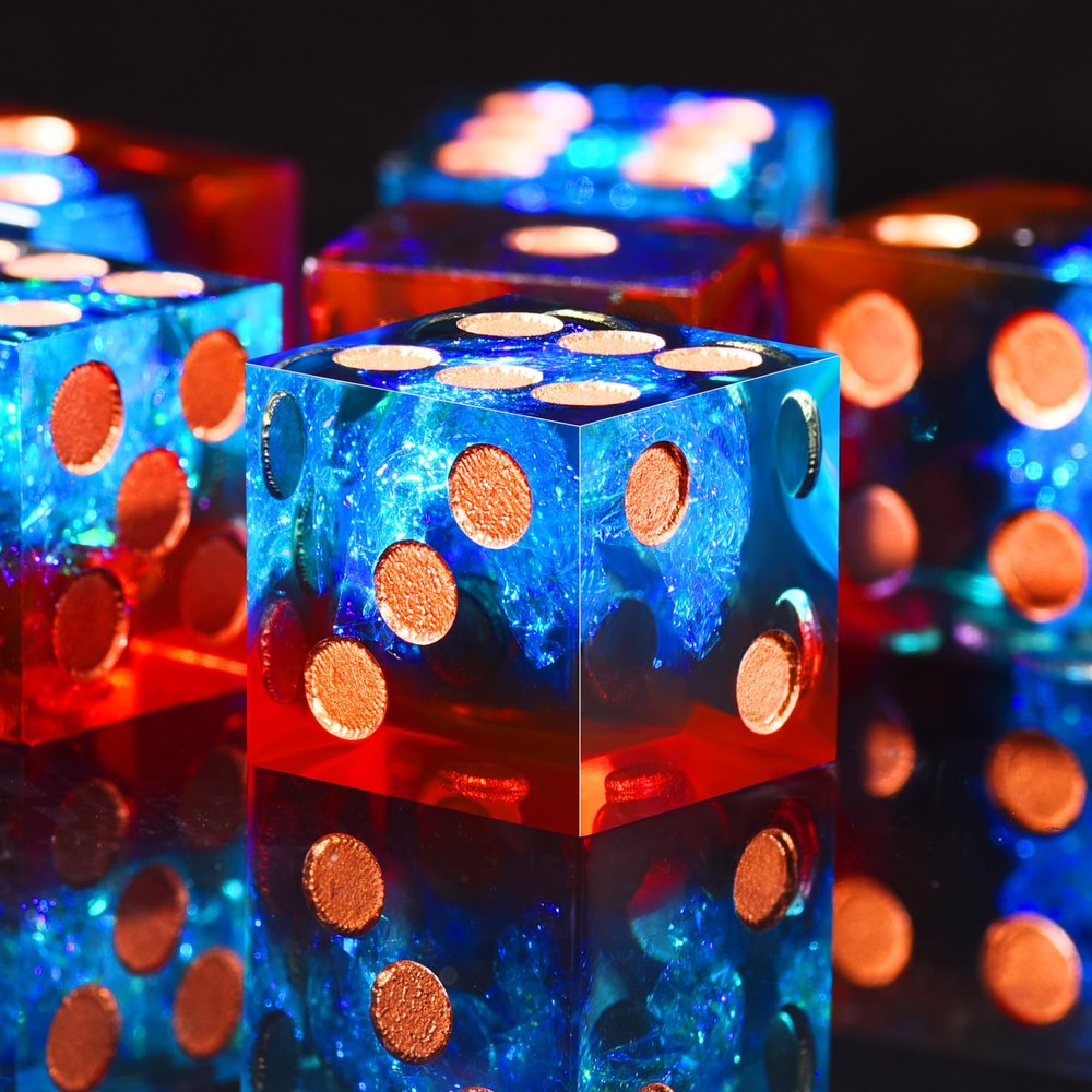 AUSTOR 6 Sided Dice 16mm, 6 Pieces D6 Dice Handmade Sharp Edge Resin Dices Set with Metal Case for Tenzi, Farkle, Yahtzee, Bunco or Teaching Math, Flame Red & Ice Blue
