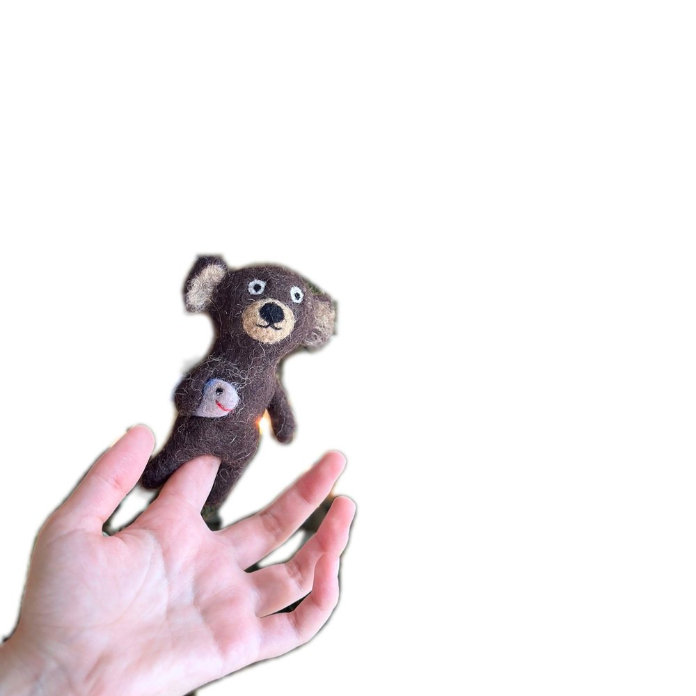 Handmade Brown Bear Holding Fish Finger Puppet, Wool Felt Brown Bear Finger Puppet, Animal Finger Dolls, Fair-Trade for Storytelling, Kids Educational Toy, Eco-Friendly Hand Puppet, Unique Kids Gift