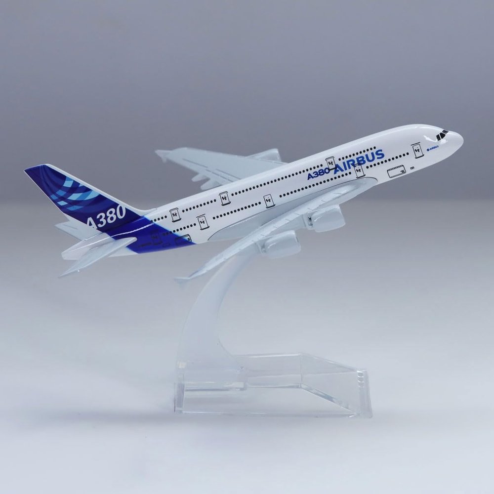 yuanpulalala 1: 400 Passenger Aircraft A380 Aircraft Model 16cm Air Airbus Alloy die-Casting Model Gift