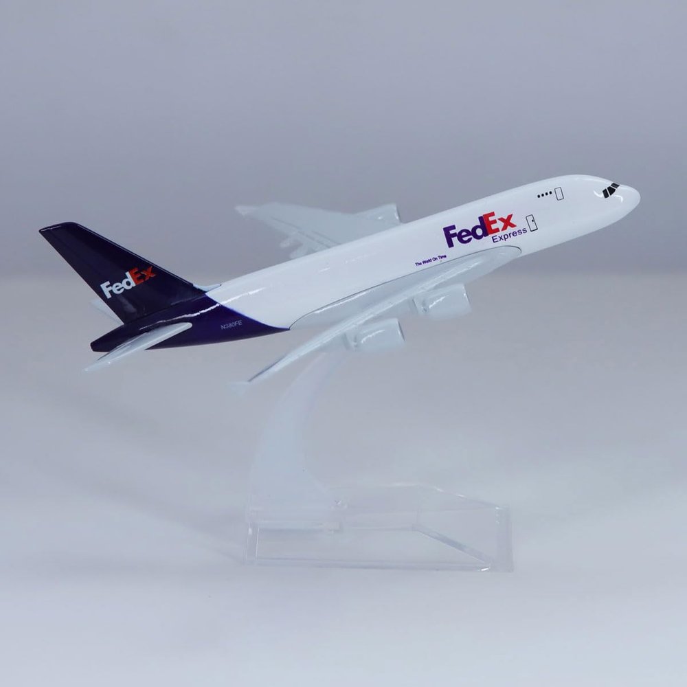 yuanpulalala 1: 400 Passenger Aircraft A380 Aircraft Model 14cm FedEx Air Alloy die-Casting Model Gift