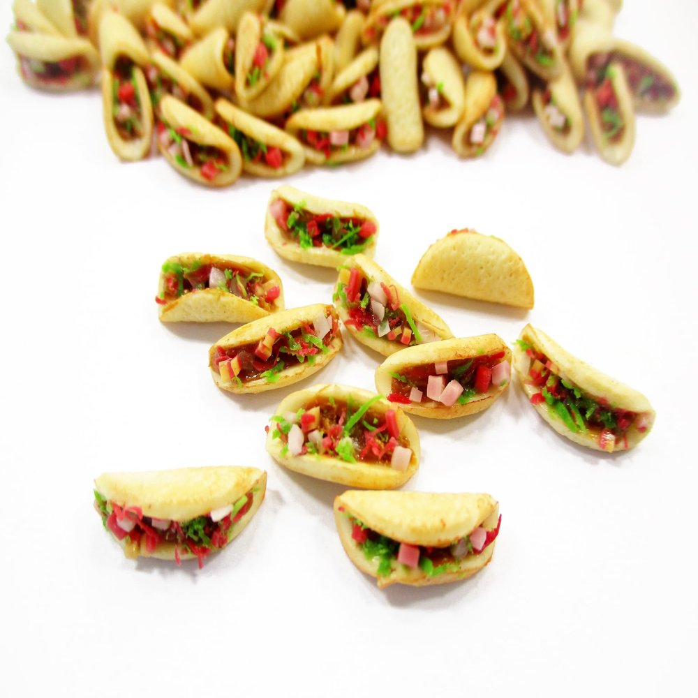 Wonder Miniature Lot 10 Loose Beef and Salad Taco Dollhouse Miniatures Food Bakery 16689