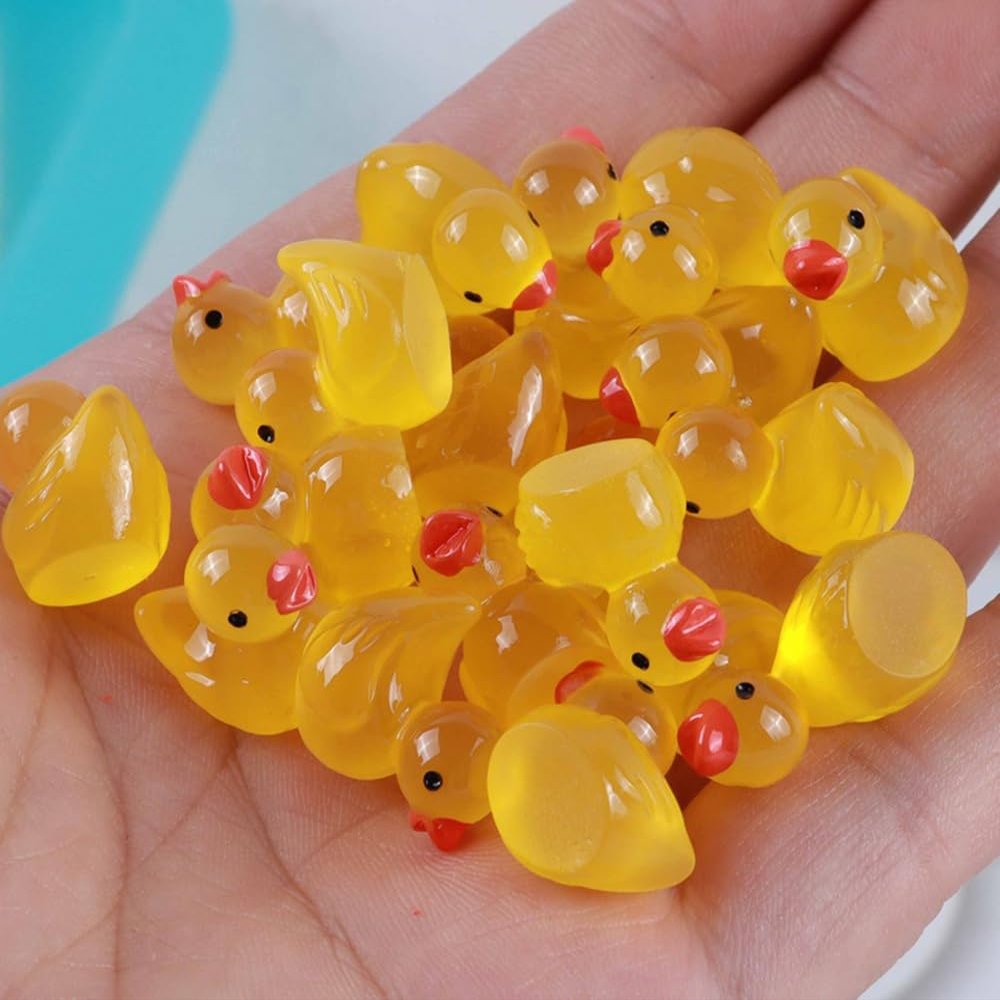 100pcs Mini Resin Duck,15 mm Dollhouse Dcor Resin Ducks Glow in The Dark for Aquarium Decor Micro Fairy Garden Landscape Hide,Seek Party Toys,Craft Making and Ornament Scrapbooking (Yellow)