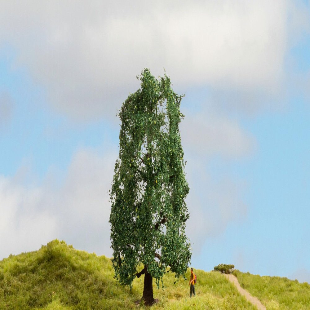 NOCH Oak, Model Building Tree, Hand-Coloured, 15 cm high for All Model Railway Track Widths, Perfect for dioramas and Model Landscaping as Well as Crafts and DIY