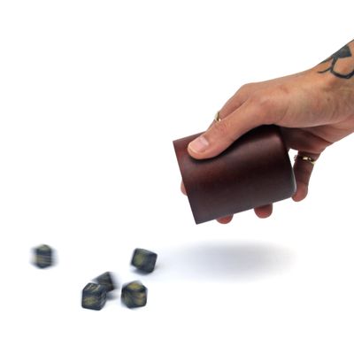 Iron & Glory 5 Dice Set With Dice Cup Dice Cup With Lid Wooden Dice Storage Dice Games Board Game Accessories Table Games & Coffee Table Decor 5 Dice & Shaker Cup Dice And Cup Set