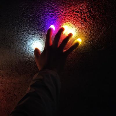 2pc Magic Finger Light Up Thumb Tips LED Finger Lamp Thumbs Light Party Magic Tricks Finger Lamp Thumbs Light Party Magic Stage Tricks Performance Props Tools for Magic Perform