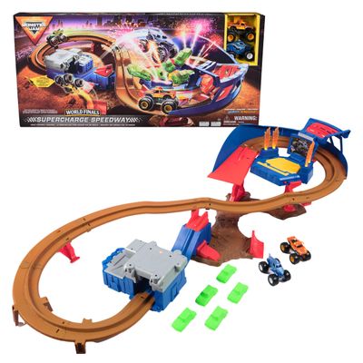 Monster Jam, Monster Dirt Arena 24-inch Playset with 2lbs of Monster Dirt and Exclusive 1:64 Scale Die-Cast