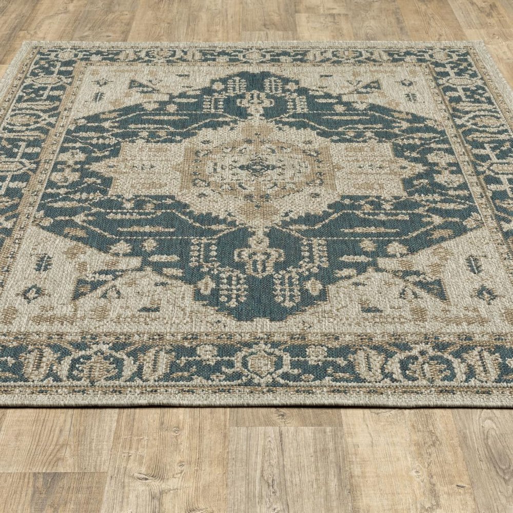 HomeRoots 506954 3 x 5 ft. Oriental Stain Resistant Indoor & Outdoor Rectangle Area Rug Grey