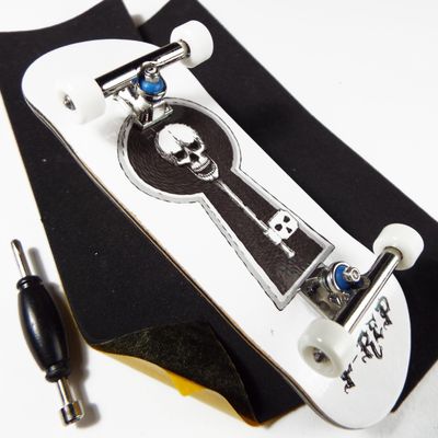 P-REP V2 Pro Performance Complete Wooden Fingerboard kit with Urethane Wheels and Bushings 32mm - Skeleton Key