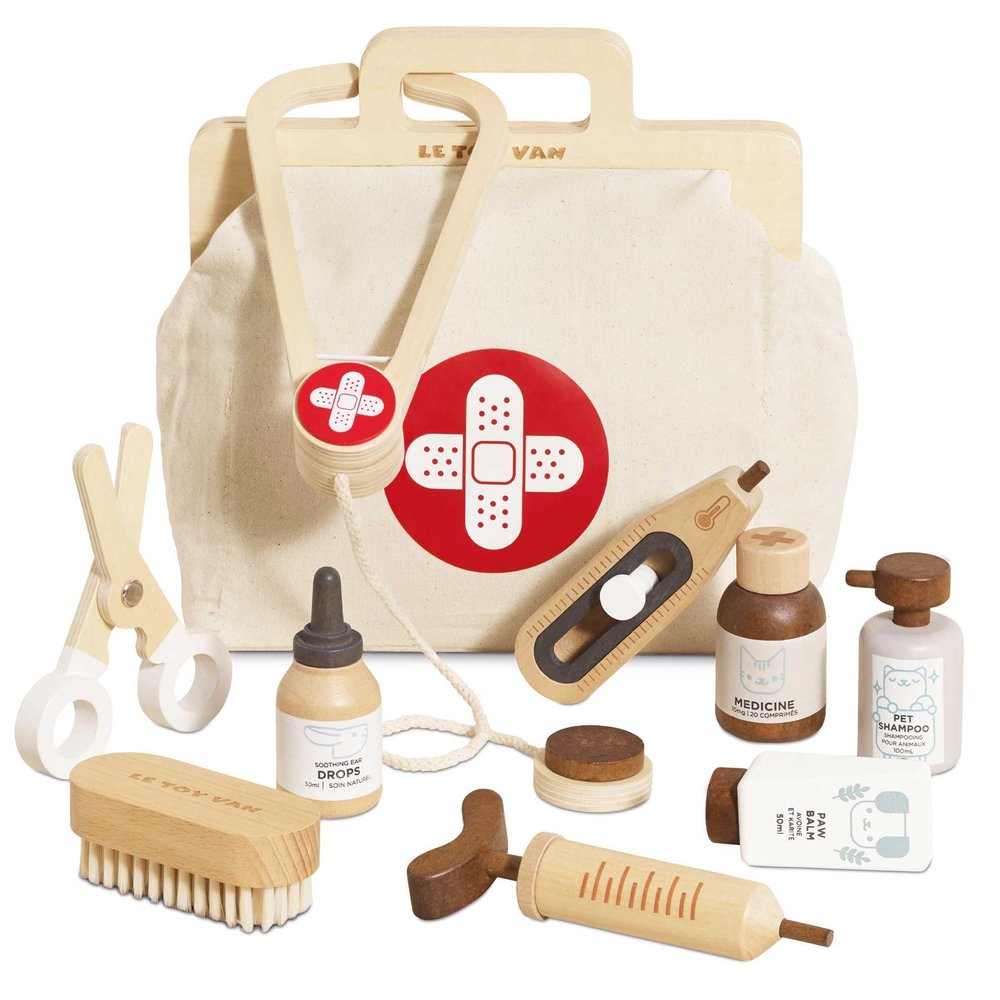 Le Toy Van Animal Vet Set | Wooden Role Play Set - Suitable for Ages 3+ Years