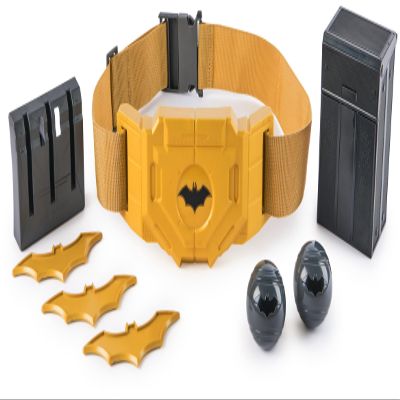 Spin Master Batman, Gear-Up Utility Belt, Batarangs and Smoke Pellets Super Hero Costume Accessories, Kids Roleplay Toys for Boys and Girls Ages 4+