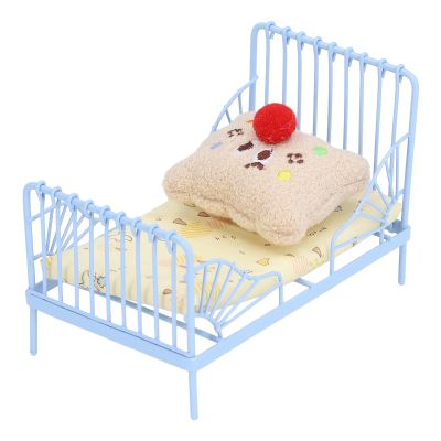 1:12 Miniature Bed, Metal Structure Cute Pattern Sponge Cloth Mattress Dollhouse Bed, Doll House Accessories, 1:12 Miniature Bed for Living Room (Yellow Bird Pattern)