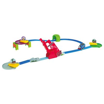 Takara Tomy Plarail Thomas GOGO Batan! Dynamic Bridge Train Train Toy for Ages 3 and Up