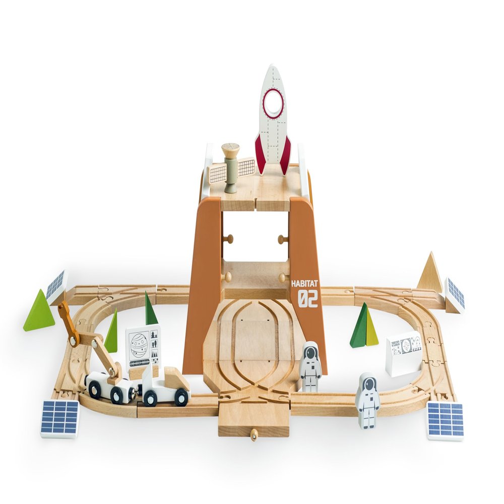 EverEarth Wooden Train Set Space Toys, Wood Train Track Set 39pcs, Mars Explore Base Train Space Station with Rocket and Astronaut for Kids 36m+, FSC Certified