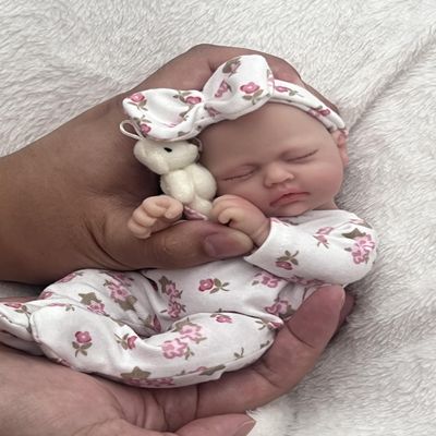 MYREBABY 7 Inch Reborn Baby Doll Silicone Doll Girl Betty, Mini Realistic Newborn Baby Dolls Silicone Full Body with Feeding Accessories