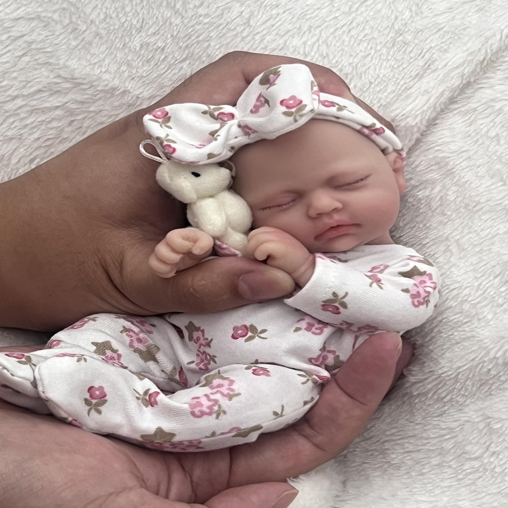 MYREBABY 7 Inch Reborn Baby Doll Silicone Doll Girl Betty, Mini Realistic Newborn Baby Dolls Silicone Full Body with Feeding Accessories