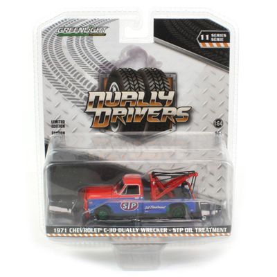 1/64 1971 Chevy C-30 Wrecker STP Oil Dually Drivers Greenlight Chase 46110-B