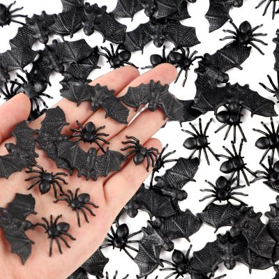 OZIO Halloween Plastic Bats Spiders, 400pcs Mini Bats and Fake Spiders for Halloween Decorations Creepy Scary Prank Toys Plastic Insect Toys Halloween Miniatures