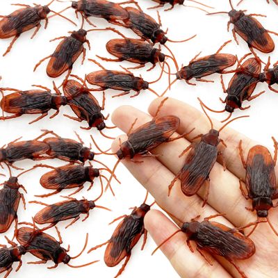 100 PCS Fake Roaches,Realistic Fake Cockroaches Halloween Fake Bug for Prank Stuff,Plastic Cockroaches Celebrate The Halloween Party with Fake Cockroaches
