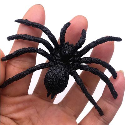Sujosa 6pcs Big Fake Spiders Plastic Fake Bugs Insects Halloween April Fools Christmas Party Gags Gifts Pranks Kit for Adults