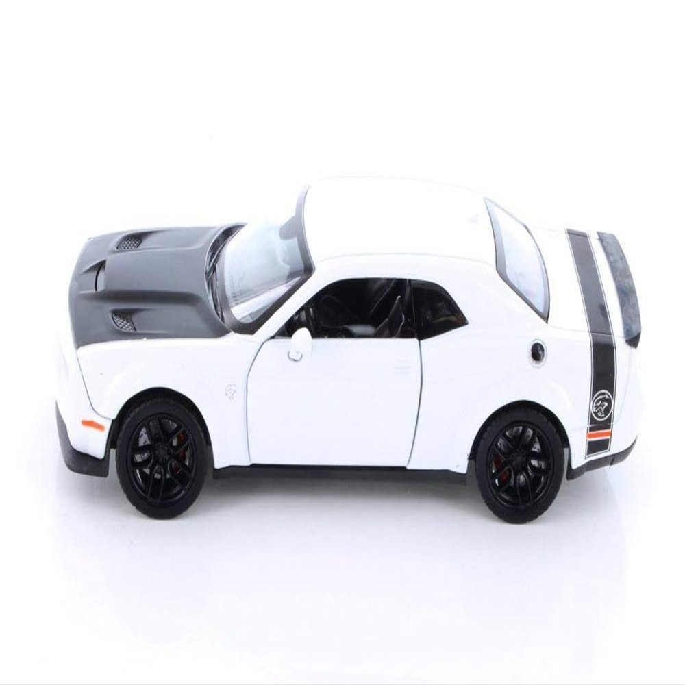 2018 Challenger SRT Hellcat Widebody White with Black Hood 1/24 Diecast Model Car by Motormax 79350w