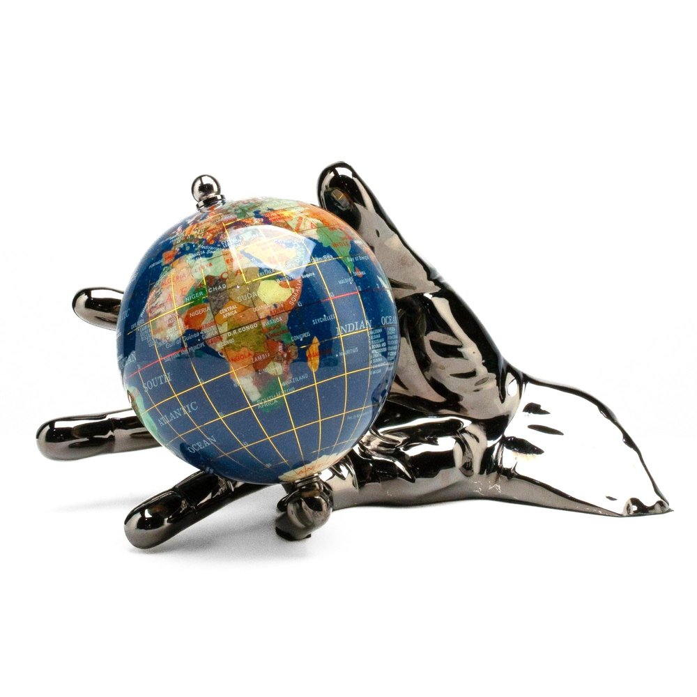 KALIFANO Gemstone Globe in Hand with Vibrant Polished Lapis Ocean and Mosaic Crystal Continents - World Globe with Metal Stand for Office & Home Dcor