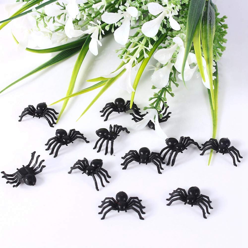 50pcs Small Black Plastic Fake Spider Toys Halloween Prank Props for Party Decoration, Halloween Black Plastic Spider Party Decor