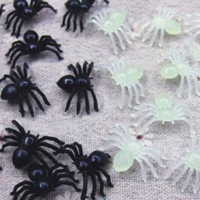 Mini Prank Joking Spider Toy, Plastic Party Decorative Props for DIY Birthday Festivities (50pcs Luminous)