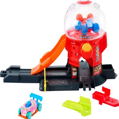 Hot Wheels Toy Car Track Set, Gumball Machine Playset with 1:64 Scale Die-Cast Donut-Shaped Vehicle & Speed Snap Track, Downtown City Candy Shop